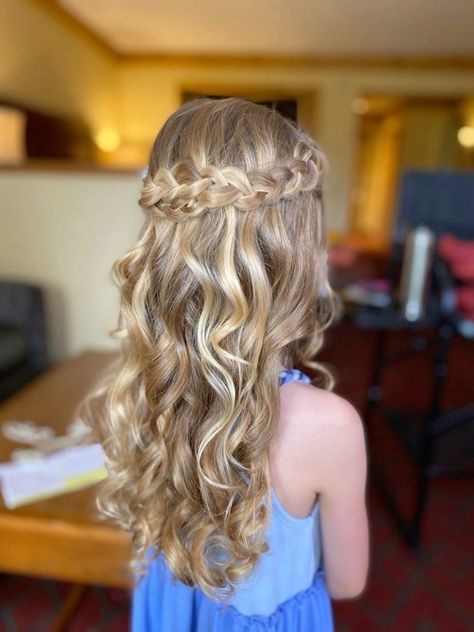 Junior Bridesmaid Hair, Girls Updo Hairstyles, Wedding Hairstyles For Girls, First Communion Hairstyles, Kids Hairstyles For Wedding, Cute Wedding Hairstyles, Girls Updo, Communion Hairstyles, Pageant Hair