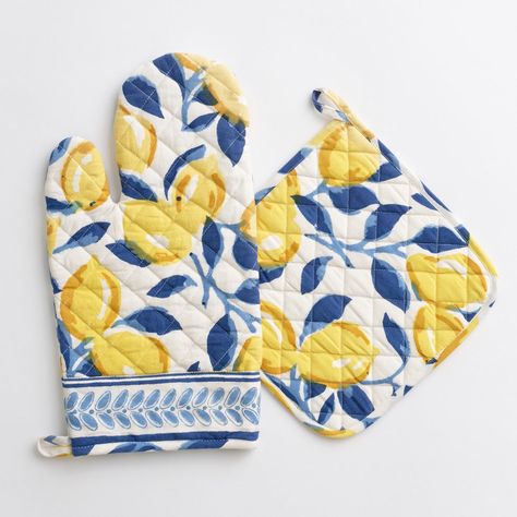 Signature hand block printed oven mitts with yellow and blue modern lemons floating on the surface of this design, our Mod Lemon print is a perennial favorite pattern. In rich cobalt blue and cheerful yellow hues, these pot holders and oven mitts add a touch of fun and cheer to your kitchen. Blue Yellow Kitchens, Blue Ovens, Grey Kitchen Walls, Lemon Kitchen Decor, Yellow Kitchen Decor, Blue Kitchen Decor, Lemon Kitchen, Cottage Aesthetic, Yellow Theme