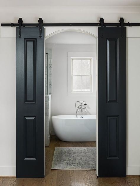 Makeover Kamar Mandi, Pintu Interior, Custom Barn Doors, Modern Farmhouse Bathroom, Small Farmhouse, Black Doors, Interior Barn Doors, Bathroom Renos, Farmhouse Style House