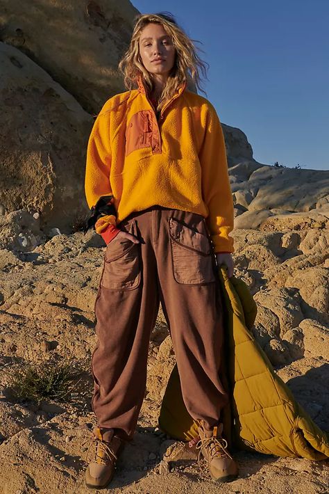 Granola Girl Clothes, Camping Style Clothes, Granola Fashion, Camping Fits, Granola Girl Style, Trekking Outfit, Camping Clothes, Hipster Backpack, Hiking Fits