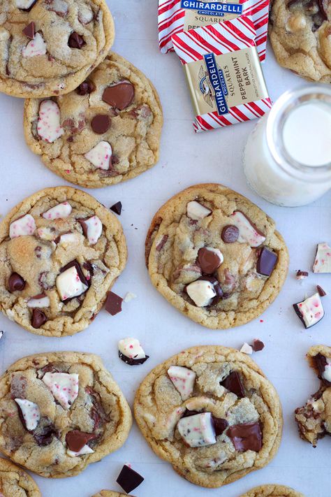 Peppermint Bark Chocolate Chip Cookies – 5 Boys Baker Peppermint Bark Cookies, Peppermint Bark Cookie, Classic Chocolate Chip Cookies, Perfect Chocolate Chip Cookies, Best Christmas Cookies, Peppermint Bark, Easy Treats, Milk Chocolate Chips, Fun Cookies