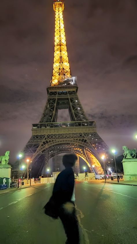 Paris Background, V Bta, Taehyung Selca, Paris Wallpaper, Taehyung Wallpaper, Bts V Pictures, Taehyung Photoshoot, Kim Taehyung Wallpaper, August 1