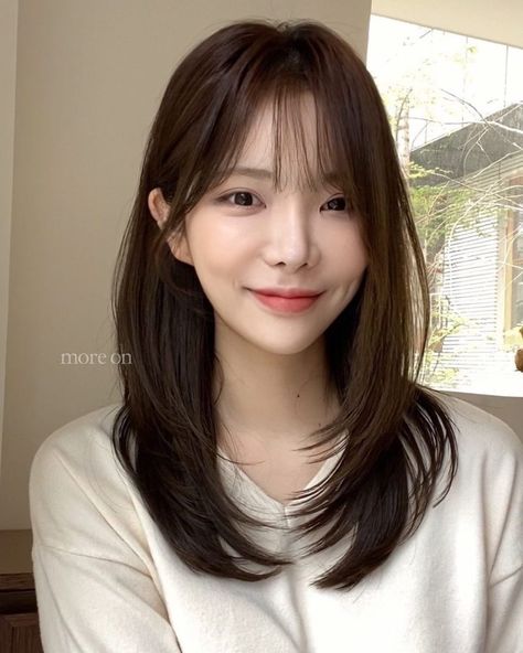 5 Cute Korean Hair Cut That Never Go Out Of Style Curtain Hairstyle, Medium Layers, Hairstyle With Bangs, Soft Bangs, Korean Haircut, Sweeping Bangs, Korean Hair, Chin Length Bob, Wavy Style