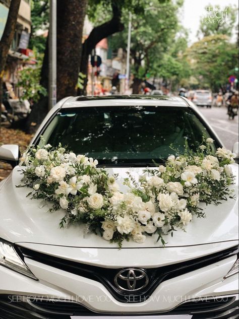 How To Make Wedding Car Decoration With Flowers ||Car Decoration Bridal Room Decor, Wedding Car Deco, Germany Wedding, Bridal Car, White Wedding Decorations, Bridal Shower Gifts For Bride, Wedding Car Decorations, Car Deco, Bridal Gift Wrapping Ideas