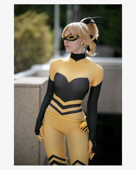 𝑃𝐻𝐼𝐴⏳ on Instagram: “🐝"Utterly ridiculous!"🐝 ° ° ° PC: @thesleepymuse Edits: myself Suit design: @jinougacosplay Suit construction: @zentaizone ° ° ° Still…” Miraculous Queen Bee, Miraculous Ladybug Queen Bee, Queen Clarion, Bee Cosplay, Miraculous Cosplay, Miraculous Costume, Queen Bee Costume, Miraculous Ladybug Costume, Bee Costume