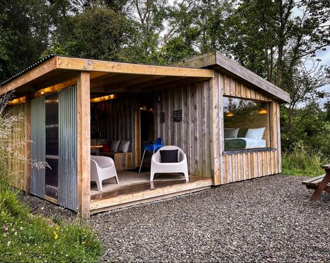 Glamping Shed, Living Off Grid, Remote Cabin, Backyard Cabin, Cabin Diy, Shed Cabin, Tiny House Inspiration, House Shed, Shed Homes