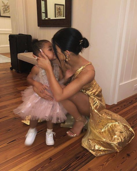 Kylie Jenner Mom Aesthetic, Kylie Jenner And Stormi, Kylie And Stormi, Kylie Stormi, Kylie And Kendall, Kily Jenner, Kylie Travis, Stormi Webster, Kylie Baby