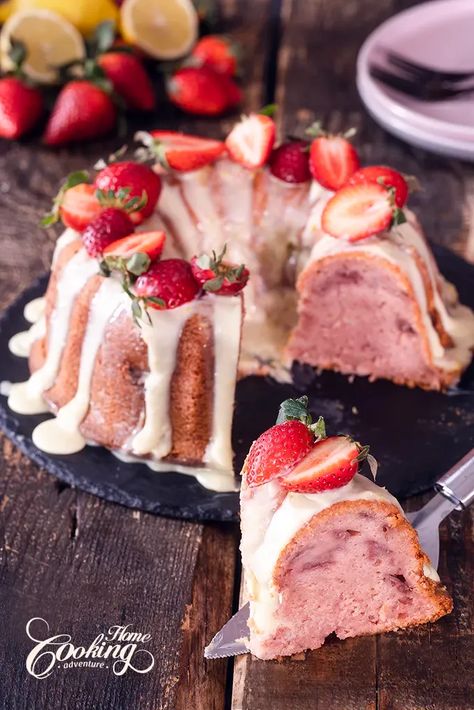 Strawberry Lemon Bundt Cake Recipes, Fresh Strawberry Bundt Cake, Summer Bundt Cake Recipes, Strawberry Lemon Bundt Cake, Strawberry Bundt Cake, Shortcake Recipes, Anniversary Dessert, Easy Strawberry Desserts, Strawberry Cake Easy