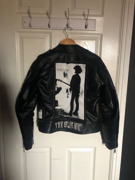 Goth Jean Jacket, Goth Battle Jacket, Diy Goth Clothes, Diy Swag, Goth Jacket, Battle Jackets, Diy Denim Jacket, Goth Music, Band Jacket