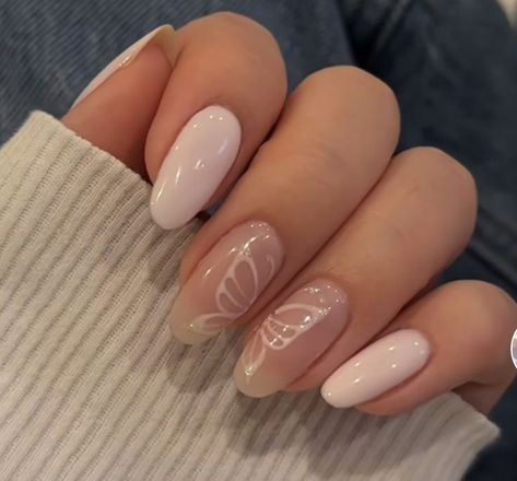 Nails Acrylic Simple Almond, Elegant Round Nails, Autumn Nail Inspiration, White Lines Nails, Nail Inspo Round, Short Natural Nails Designs, Nails With White Tips, White Nails With Designs, Cozy Nails