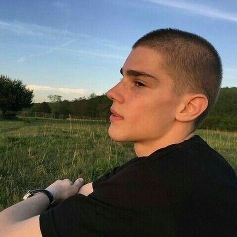 Skater Boys, Archie Andrews, Russian Men, Corte De Cabelo Masculino, Shaved Head, The Perfect Guy, Buzz Cut, Pretty Men, Character Inspiration