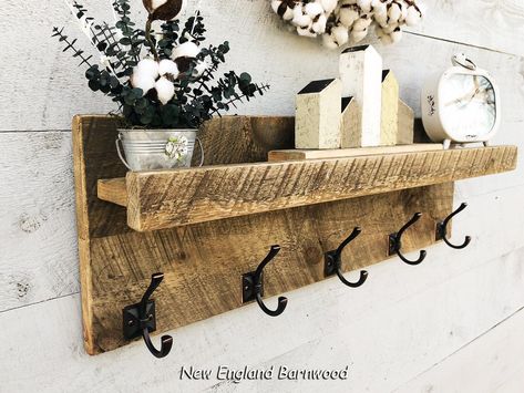 Entryway Organizer Shelf, Rustic Coat Hooks, Entryway Hooks, Farmhouse Shelf, Entryway Coat Rack, Diy Coat, Bathroom Shelving, Rustic Coat Rack, Coat Rack Shelf