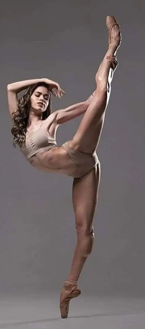 Ballerina Poses, Dance Pose, Dance Picture Poses, Dance Photography Poses, Ballet Poses, Female Dancers, Anatomy Poses, Female Pose Reference, Body Reference Poses