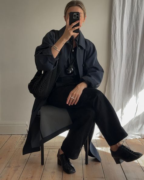 Brittany Bathgate | Black and navy 🤝🏻 | Instagram Brittany Bathgate, Fall 2024, Minimal Fashion, Fall Vibes, Black And Navy, Capsule Wardrobe, All Black, Insta Fashion, Fall Winter