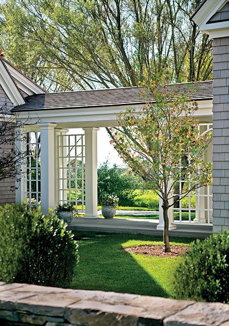 Pretty breezeway - more than just a walkway - it is its own outdoor area.  You could do something in that area that is different from the rest of the yard (like the gravel patios that I like but can't find a place to use). Diy Breezeway, Breezeway House, Pergola Diy, Century Farmhouse, Attached Garage, Have Inspiration, Top Ideas, Diy Pergola, Cool Ideas