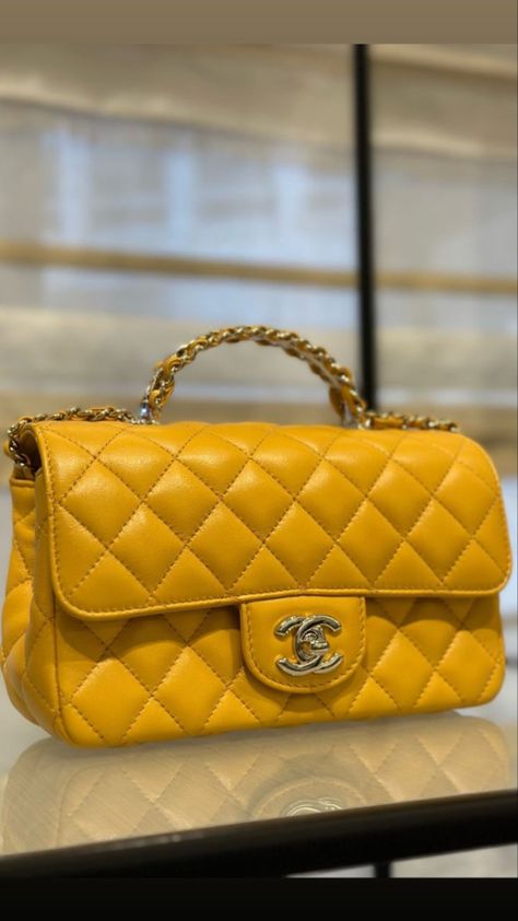 21st Birthday Outfit, Chanel Mini Flap Bag, Luxury Bags Collection, Chanel Mini, Chanel Chanel, Luxury Purses, Pretty Bags, Outfits Verano, Handbag Wallet