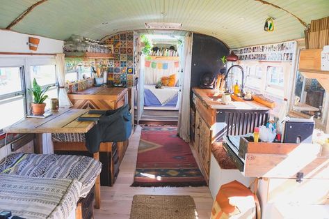 Skoolie Living, Skoolie Ideas, House Bus, Skoolie Conversion, School Bus Tiny House, School Bus Camper, School Bus House, Bus School, Bus Ideas