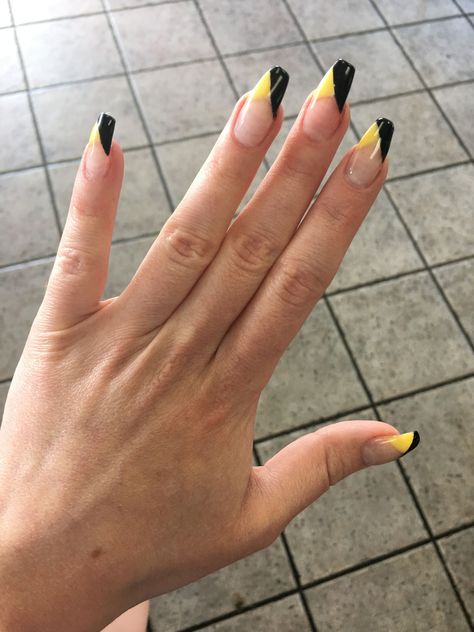 new nails coffin square shape yellow black tip summer 2017 Black Nails With Yellow Tips, Green Yellow Black Nails, Black And Yellow French Nails, Yellow Nails 2023, Black And Yellow Nails Design, Yellow And Black Nails Design, Nails Ideas Yellow, Black Yellow Nails, Yellow And Black Nails