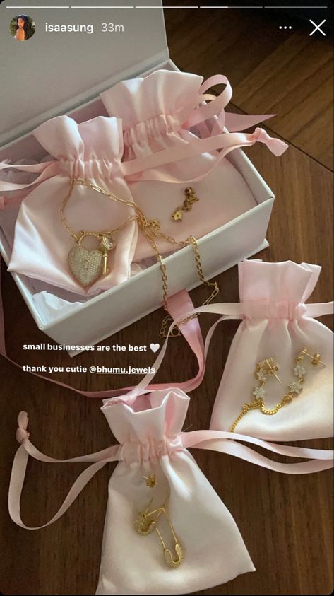 Small Business Accessories Packaging, Jewelry Packaging Ideas Business, Jewelry Buissness, Cute Jewelry Packaging, Jewelry Business Aesthetic, Jewelry Store Aesthetic, Girly Packaging, Pr Package, Jewelry Packaging Design