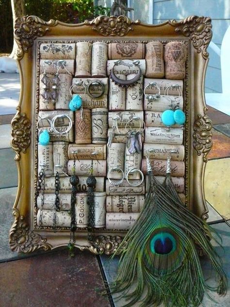 Cork Jewelry Holder, Vintage Jewelry Diy, Boho Jewelry Diy, Wine Cork Art, Jewelry Display Ideas, Cork Ideas, Cork Projects, Jewelry Display Cards, Diy Jewelry Display