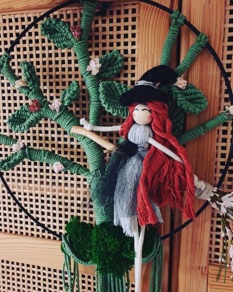 Macrame Witch Doll, Macrame Witch, Denmark Instagram, Goth Crafts, Macrame Dolls, Hippie Crafts, Witch Shop, Witchy Crafts, Clothespin Dolls