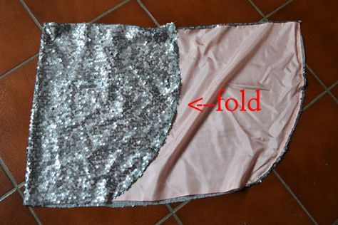 Sequined skirt diy Glitter Wrap Skirt, Diy Sequin Skirt, Raver Outfits, Sequin Tshirt, Sequins Diy, Fashion Must Haves, Sequined Skirt, Skirt Diy, Glitters Skirt