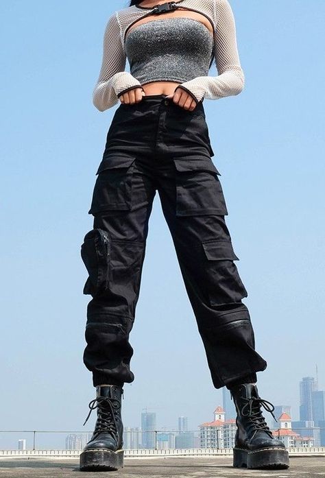 Cargo Pants with Big Pockets - #fashion #grunge #alternative #cargopants #pants #trousers Celana Jogger Wanita, Wedding Dress Black, Modele Fitness, Mha Oc, Dope Fits, Black Cargo Pants, Pants Cargo, Black Cargo, Baggy Pants