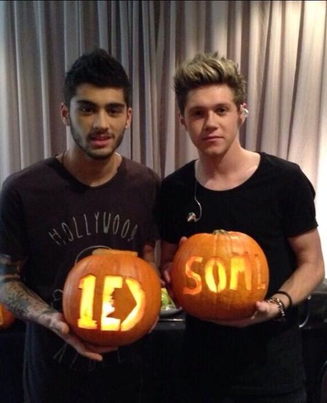 niall-zayn-one direction halloween pumpkin One Direction Pumpkin, Gambar One Direction, Lantern Ideas, Holloween Costume, Irish Princess, One Direction Infection, I Love One Direction, 1 Direction, Little Mix