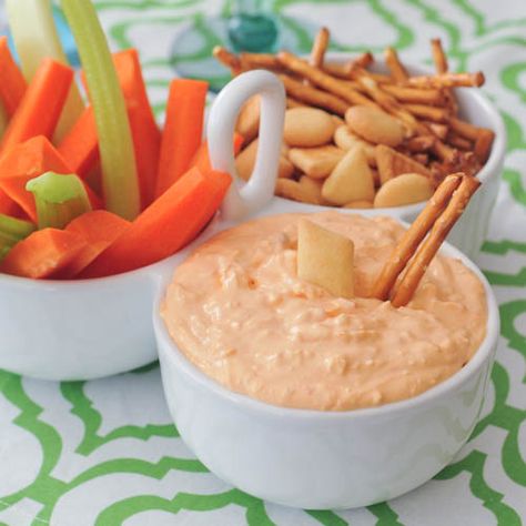 Pretty in pastel: this vegan Roasted Red Pepper Goat Cheese Dip. Roasted Red Pepper Goat Cheese, Red Pepper Goat Cheese, Vegan Cheese Recipe, Dip Vegan, Goat Cheese Dip, Impressive Appetizers, Vegan Cheese Recipes, Plant Based Vegan, Vegan Dip