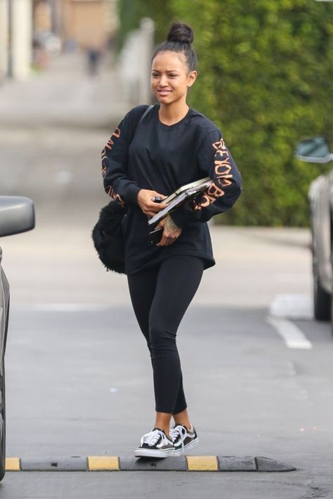 Karrueche Tran - otpstreetstyles on twitter Karuchee Tran, Karrueche Tran Style, Trans Outfit, Karrueche Tran, Trey Songz, Big Sean, Chill Outfits, After Pregnancy, Rita Ora