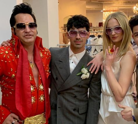 Sophie Turner and Joe Jonas celebrate two years of Las Vegas wedding with unseen photos, Priyanka Chopra makes a cameo – GirlandWorld Joe Jonas Sophie Turner Wedding, Joe Jonas Sophie Turner, Sophie Turner Joe Jonas, Sophie Turner And Joe Jonas, Wedding Vegas, Danielle Jonas, Elvis Impersonator, Shotgun Wedding, 2 Year Anniversary