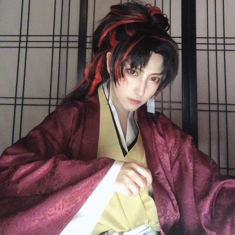 Demon Slayer Kimetsu no Yaiba 🗡 Tsugikuni Yoriichi cosplayed by 花梨澤aka_drugcode ~.~ Yoriichi Cosplay, Demon Slayer Yoriichi, Kny Cosplay, Yoriichi Tsugikuni, Anime Wall Prints !!, Slayer Meme, Naruto Cosplay, Demon Slayer Kimetsu No Yaiba, Pastel Pink Aesthetic