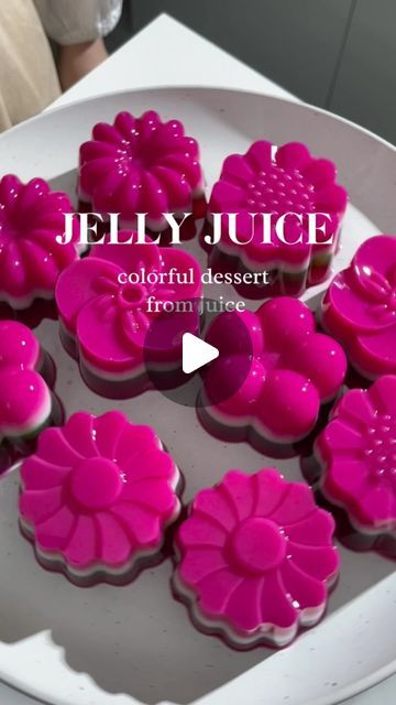 Vy Khue on Instagram: "Colorful dessert from juice
The jelly has 3 colors: red from dragon fruit, white from coconut milk, green from pandan leaves. Just filter the juice and follow the instructions below. This dessert gives you a soft, refreshing taste, very suitable for the summer.
Recipe:
25gr agar powder
1200ml water
Color: recipe for each color
300ml agar mixture + 200gr juice/juice of each color + 30gr condensed milk/sugar
Instruct:
Soak the agar powder and filtered water for at least 30 minutes. After soaking, simmer over low heat until the powder is completely dissolved and check to make sure it has dissolved completely.
Hold a large pot of water, put 300ml of jelly into a small pot along with each portion of juice and condensed milk or sugar. Heat over low heat until combined and Jelly And Condensed Milk Dessert, Dragon Fruit Cheesecake Recipes, Dragon Fruit Jelly, Fruit Jelly Recipe, Dragon Fruit Lemonade, Dragonfruit Recipes, Agar Agar Jelly, Fruit Cheesecake, Color Recipe