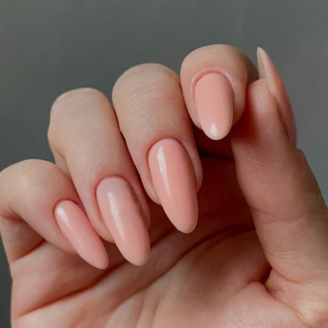 The 6 Best Summer Nail Polish Colors for Olive Skin Tones – Nail Artist Diaries Colors For Olive Skin Tone, Peach Colored Nails, Best Nail Colors, Nail Art For Girls, Nail Polish Colors Summer, Beach Nail Designs, Summer Nail Polish, Olive Skin Tone, White Acrylic Nails