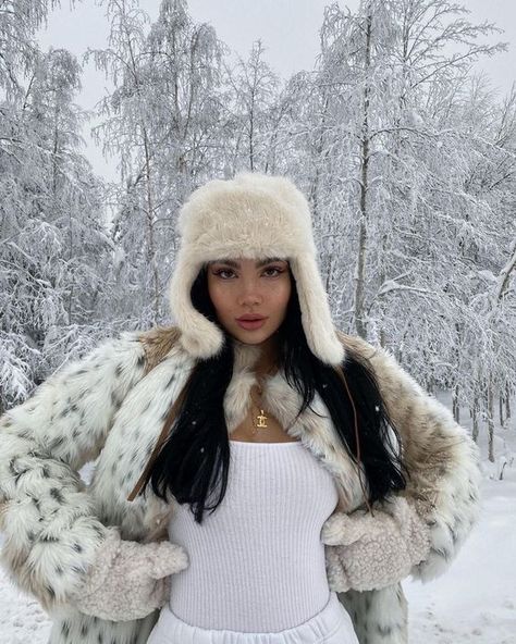 Amanda Khamkaew, Snow Day Outfit, Mode Ulzzang, Russian Winter, Winter Princess, Winter Inspo, Snow Outfit, Coats Women, Winter Girls