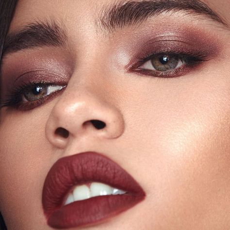 KKW BEAUTY on Instagram: “Karol wears Crushed Cranberry from the Glitz & Glam Eyeshadow Palette, 90's Vogue Matte Lipstick and 90's Vogue Lip Liner. Shop this…” Cranberry Eyeshadow, Pink Lips Art, Plum Eyeshadow, Burgundy Makeup, Glam Eyeshadow, Pink Lips Makeup, Kkw Beauty, Batons Matte, Deep Plum