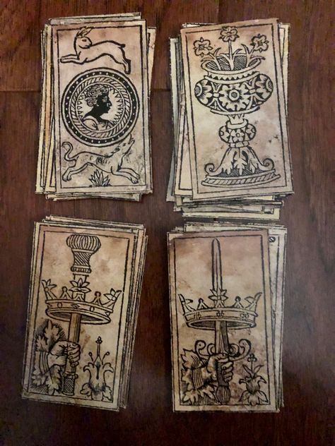 Amulet Tattoo, Medieval Tarot, Aesthetic Cards, Vintage Tarot Cards, Woodcut Tattoo, Vintage Tarot, Fortune Telling Cards, Medieval Aesthetic, Le Tarot