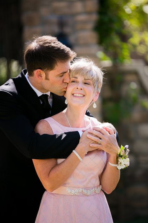 17 Tender Mother-Son Wedding Photos That Will Make You Grateful For Mom Son And Mom Wedding Pictures, Mother Of The Bride And Groom Pictures, Parent Wedding Photos At Wedding, Mother Of Bride Photo Ideas, Groom And Mother Photos, Groom And Mom Pictures Photo Ideas, Wedding Photo With Parents, Mom And Groom Pictures, Family Wedding Photos Parents Mother Of The Bride