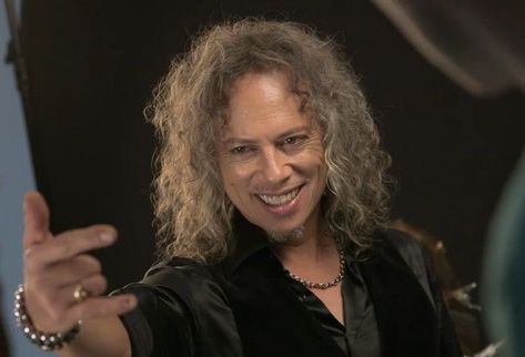 Kirk Hammet, Kirk Metallica, Cross Necklaces, Kirk Hammett, Paul Stanley, Music Pics, Friends Funny Moments, Roger Taylor, Tommy Lee