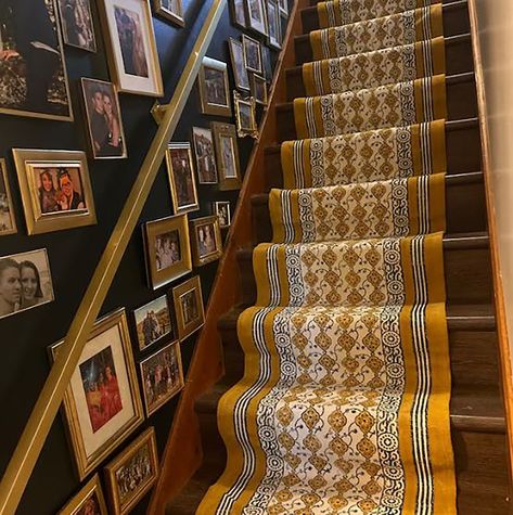 Yellow Stair Runner, Patterned Stair Runner, Staircase Runner Carpet, Stair Runners Ideas, Rug Runner Stairs, Staircase Runners, Carpet Runner On Stairs, Stairway Carpet, Striped Stair Runner