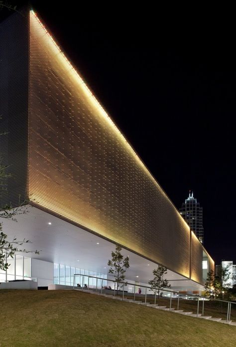 Gallery of Tampa Museum of Art / Stanley Saitowitz | Natoma Architects - 55 Leo Villareal, Tampa Museum Of Art, Exterior Lighting Design, Mall Facade, Architectural Lighting Design, Facade Lighting, Digital Light, Indirect Lighting, Interiors Dream