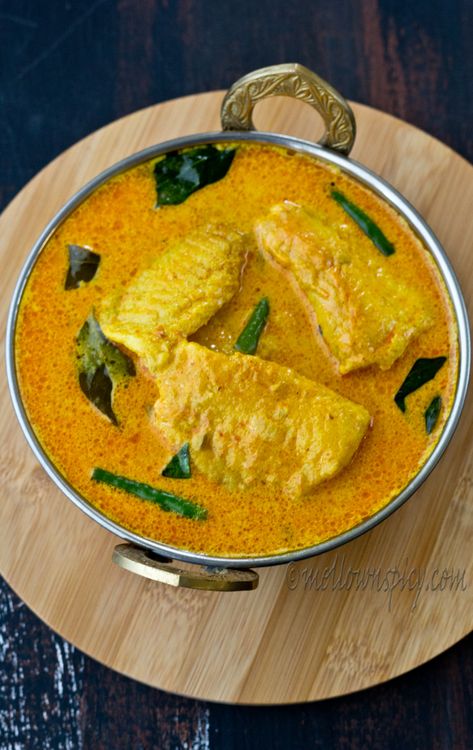 Kerala Style Fish Moilee : Fish in Coconut Milk |Cooking| - Mellownspicy Fish Molee Kerala, Fish In Coconut Milk, Nonveg Recipes, Kerala Fish Curry, Kerala Cuisine, Fish Curry Indian, Goan Food, Sea Foods, Desi Khana