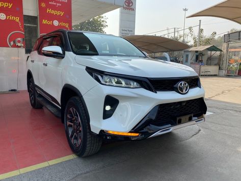 Toyota Fortuner Legender, Fortuner Legender, New Years Eve Quotes, Boutique Names, Screen Wallpaper Hd, R35 Gtr, Toyota Fortuner, Night Biking, Diy Wall Painting