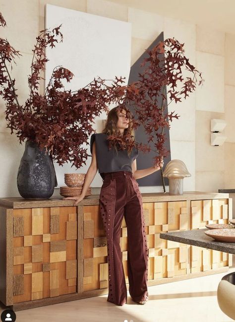 Kelly Wearstler Console, Dining Room Kelly Wearstler, Kelly Wearstler Apartment, Kelly Wearstler Kitchen Design, Kelly Westler Style, Kelly Wearstler Interior Design, Kelly Wearstler Dining Room, Kelly Wearstler Design, Kelly Wearstler Furniture