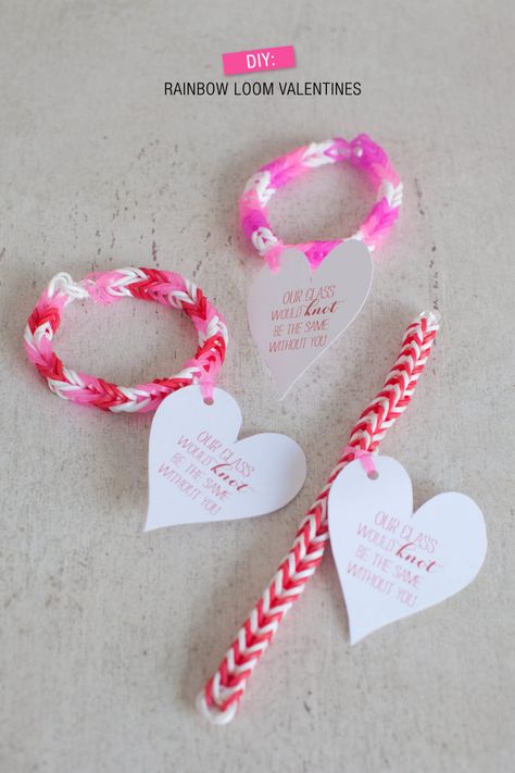 Rainbow Loom Valentine Bracelets Valentine Bracelets, Fun Loom, Loom Love, Loom Band Bracelets, Rubber Band Crafts, Bracelet Loom, Rainbow Loom Patterns, Rainbow Loom Designs, Valentines Bracelets