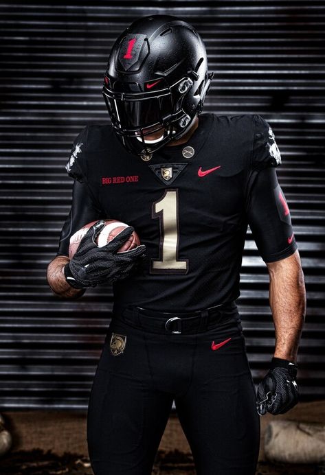 Football Photoshoot, Army Navy Football, Cool Football Pictures, Football Swag, Football Senior Pictures, Army Football, College Football Uniforms, 1st Infantry Division, American Football Uniform