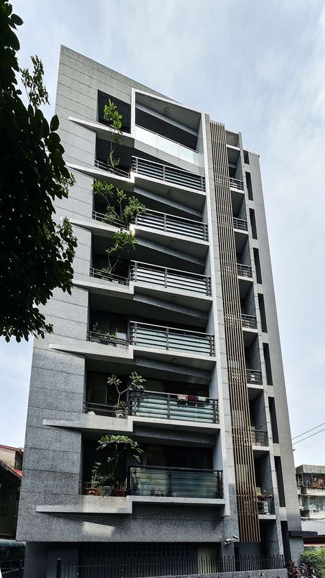 Apartment Facade Design, Facade Design Ideas, Apartment Facade, Apartemen Studio, Building Elevation, Apartment Architecture, Amazing Buildings, Unique Houses, Building Facade