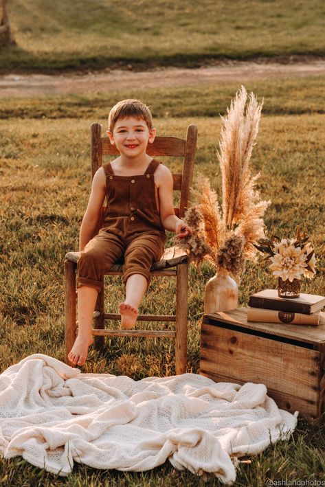 Toddler Boy Vintage Boho Field Photoshoot, Connecticut Photographer Boho Fall Mini Session, Outdoor Fall Photoshoot Setup, Fall Mini Sessions Set Up, Vintage Family Photoshoot, Sesion Ideas, Props For Photoshoot, Fall Photo Booth, Photoshoot Set, Vendor Ideas