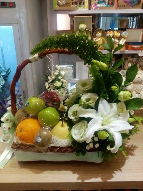 Fresh Fruits Basket with White Lily. Fruits And Flowers Basket, Fruits Basket Decoration, Fruit Basket Packing, Fruit Arrangement Ideas, Fruit Basket Wedding, Fruit Basket Decoration, Fruit Basket Decor, Fruit Basket Ideas, Fruit Flower Basket