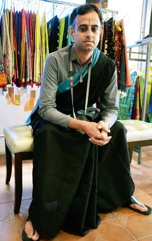 Man in saree, not cross dressing Indian Sari Dress, Sari Dress, Art Curator, Indian Sari, Saree Styles, Bangalore, Mumbai, Saree, Mirror